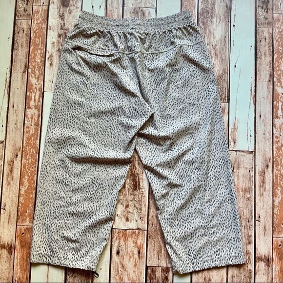 Lululemon Step Lively Crop Pant size 4 - Picture 7 of 12